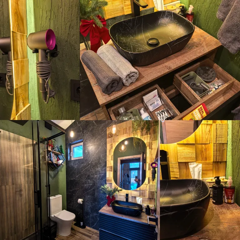 Домик для пар, чаном на дровах и видом на березовый лес в МО.