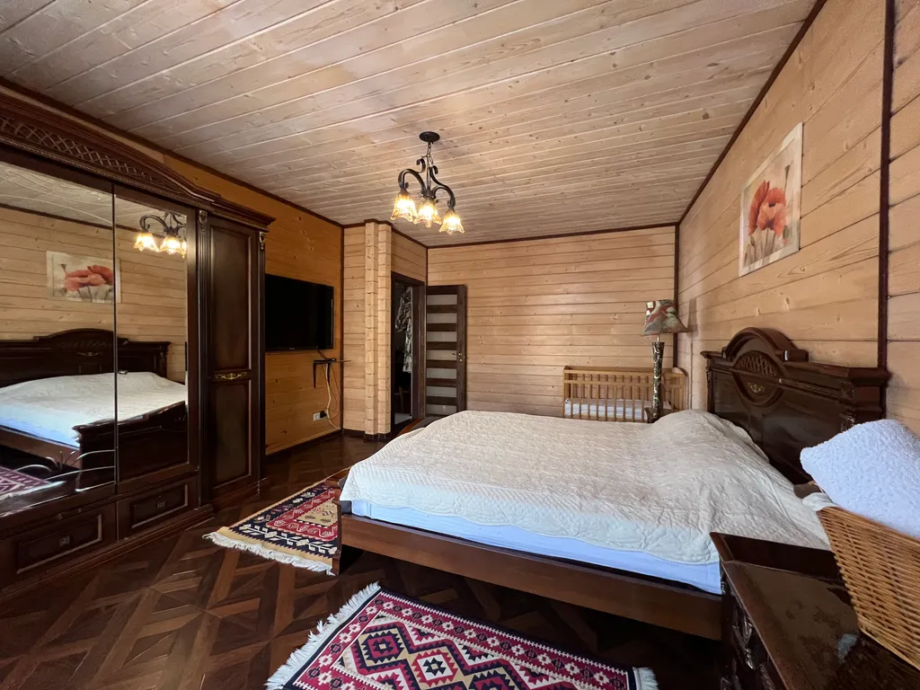 Дом с сауной и большой ванной на террасе