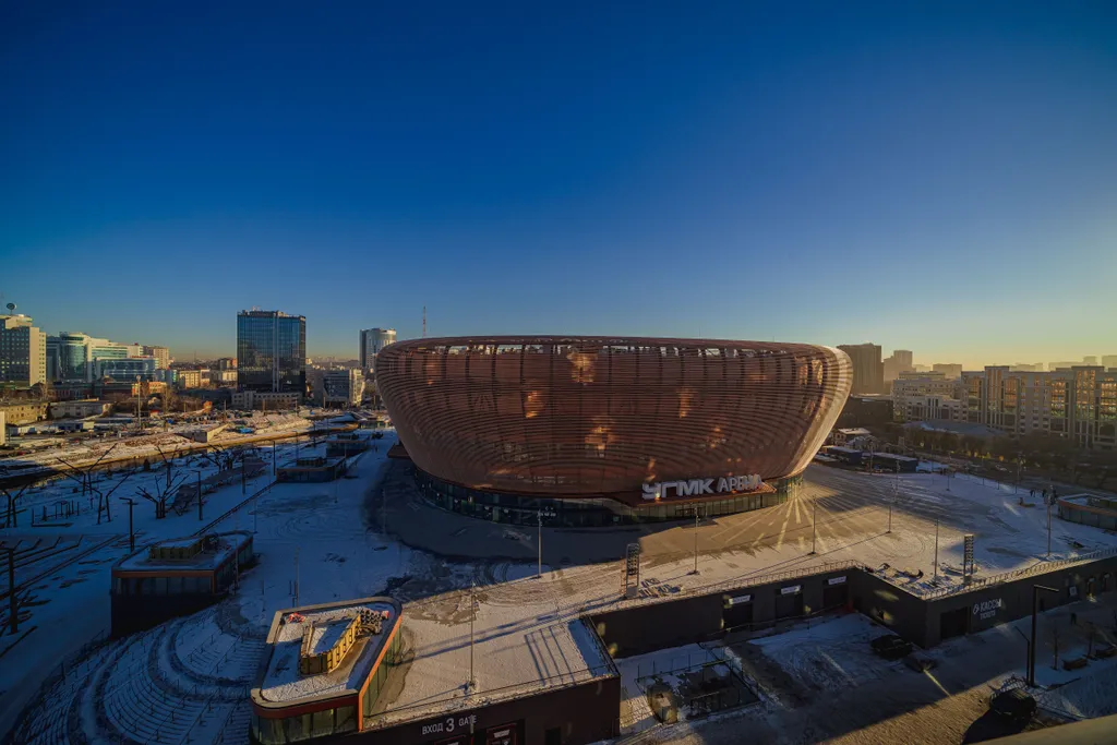Удобная локация в самом центре у метро с видом на город и арену