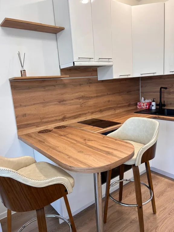 Студия с видом на лес