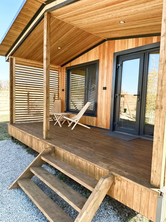 Уютный дом в лесу