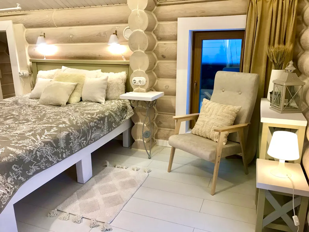 Дом на скале с видом на озеро