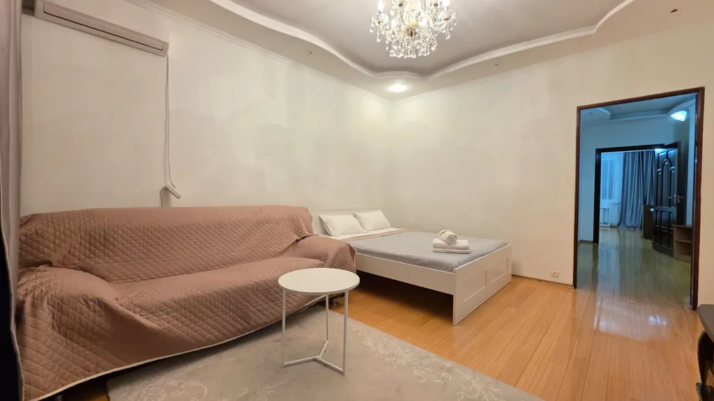 Евротрешка с 2-мя кроватями и раскладным диваном в центре