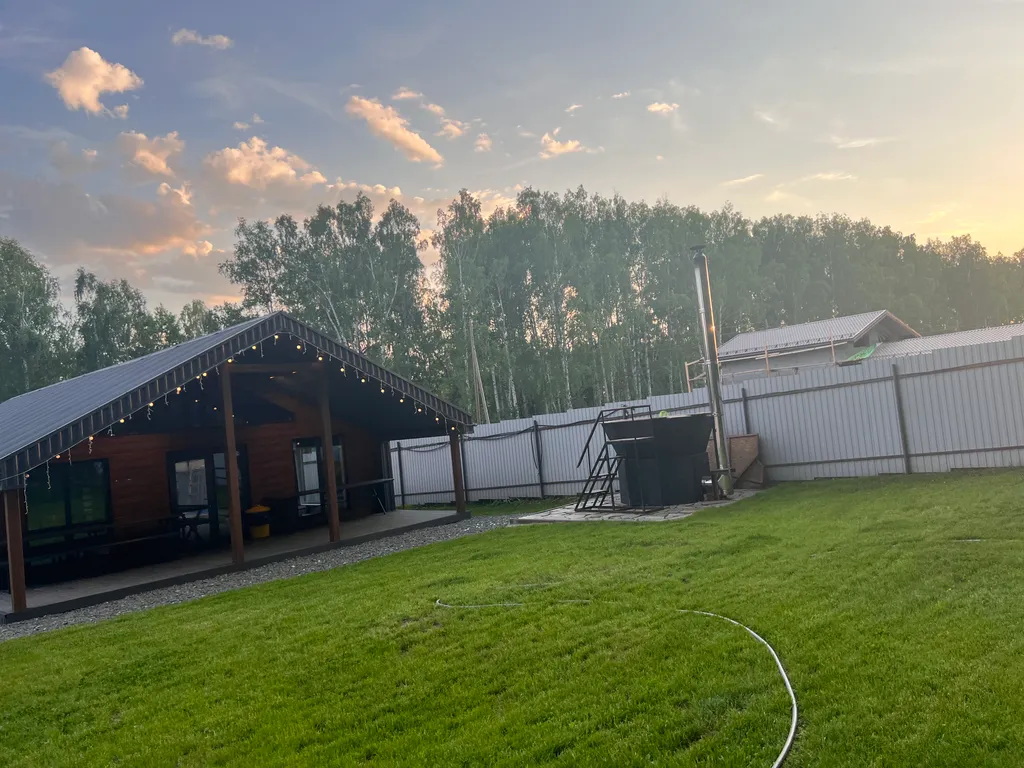 Уютный дом на краю леса