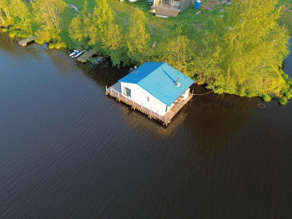 Коттедж Дом на воде (Хаусбот) с баней и камином — аренда посуточно в Кимры