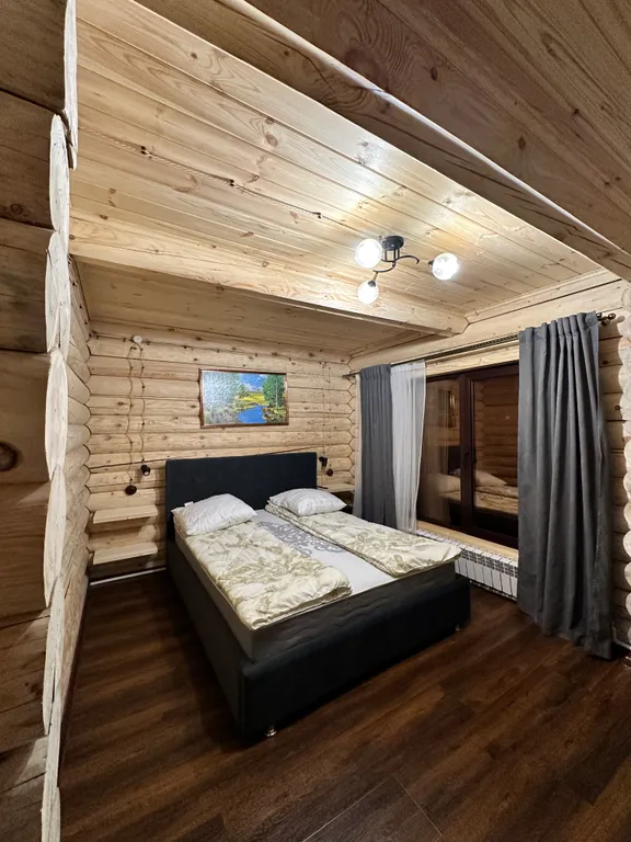 Домик в лесу для большой компании