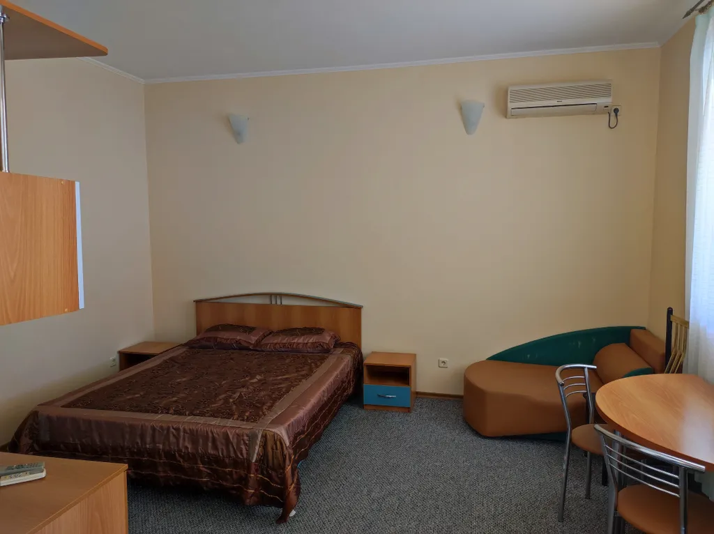 Комната у Воронцовского парка с видом на море