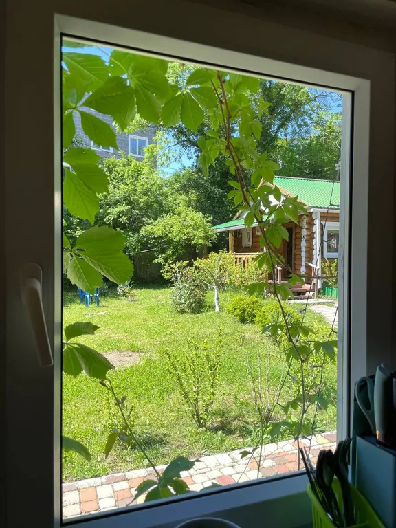 Двухкомнатный домик в 7 мин. от моря в тени деревьев с парковкой (№1)