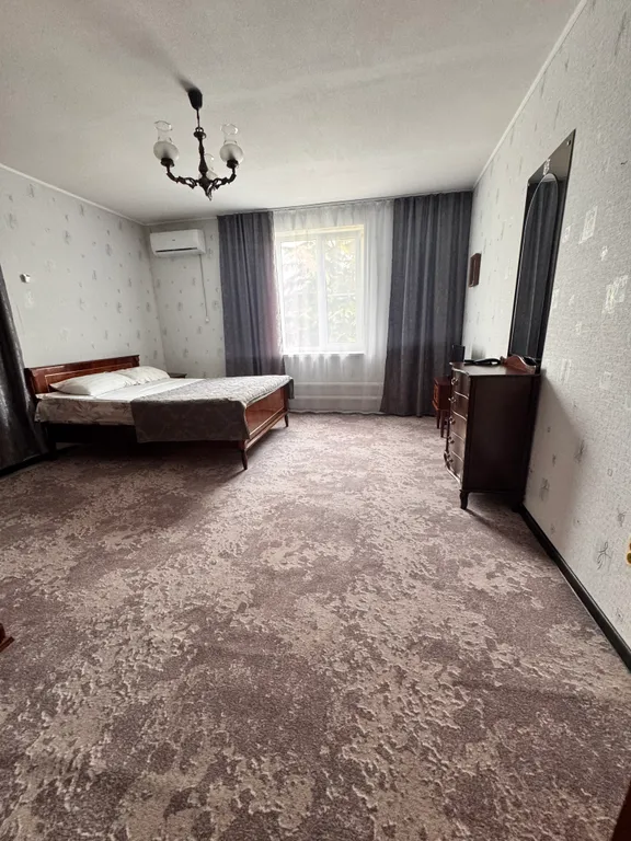 С бассейном рядом с морем