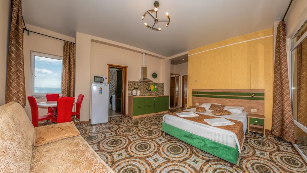 Студия с видом на море и горы