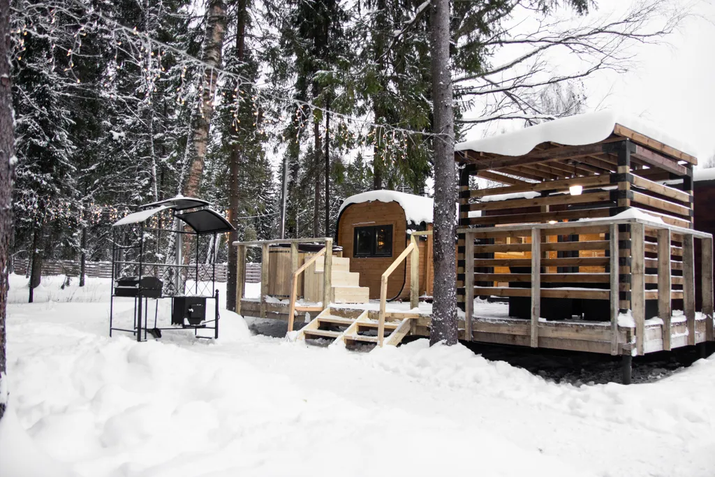 Маленький домик в лесу на Живописной улице