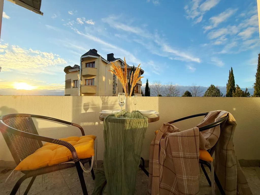 Апартаменты с балконом, 3 минуты до пляжа