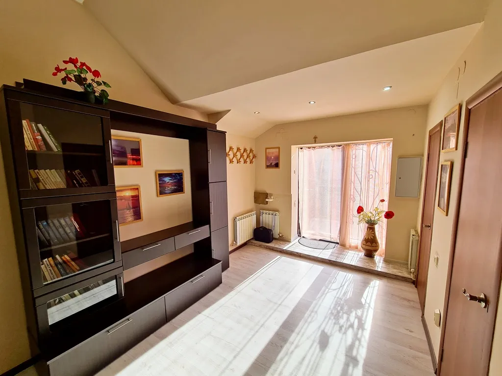 Коттедж у моря со своим двором до 11 человек, беседка, костровая чаша.