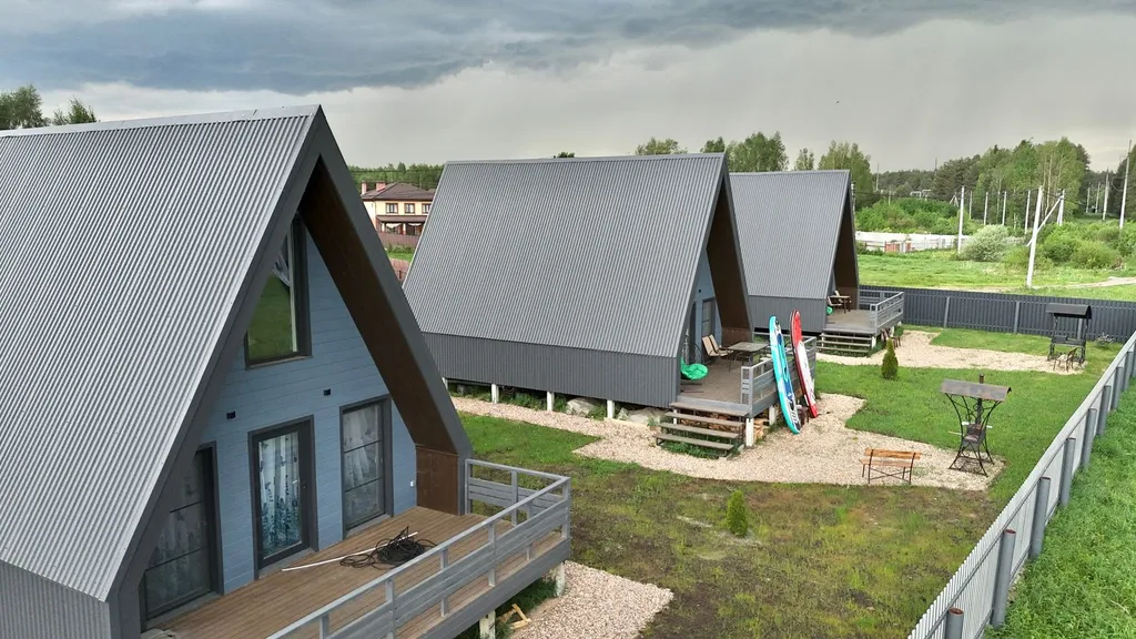 Новый дом на берегу реки