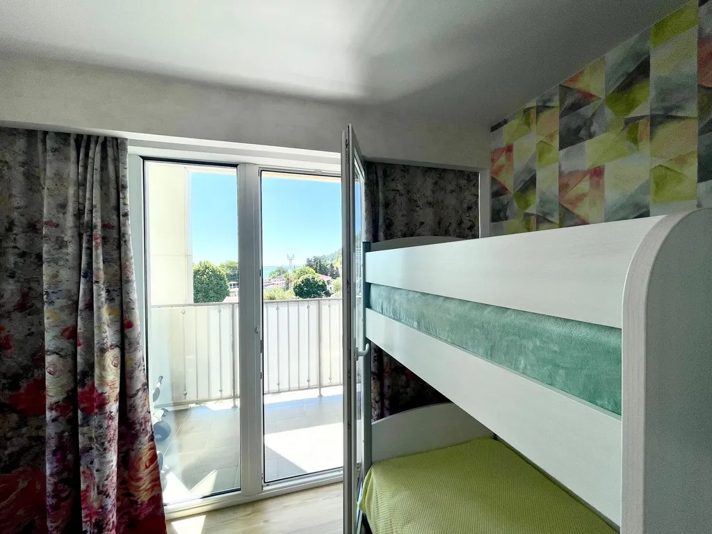 Двухкомнатная квартира с видом на море