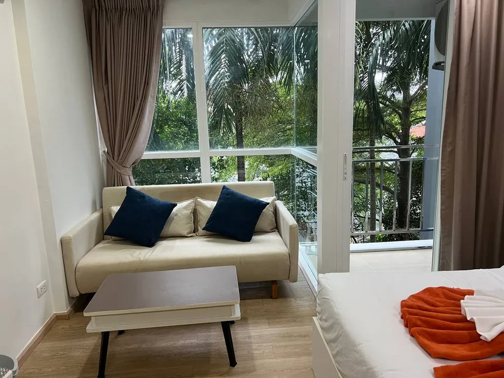 Ката Студия  после ремонта с отличным видом на сад в Ozone