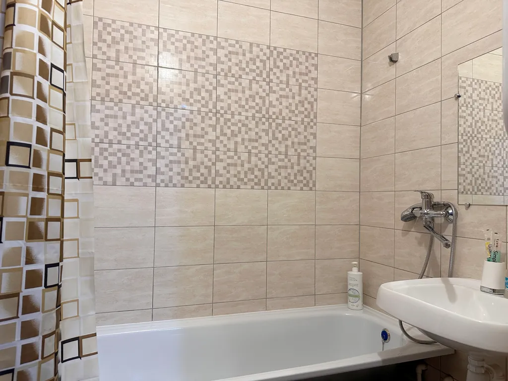 Кардиоцентр через дорогу