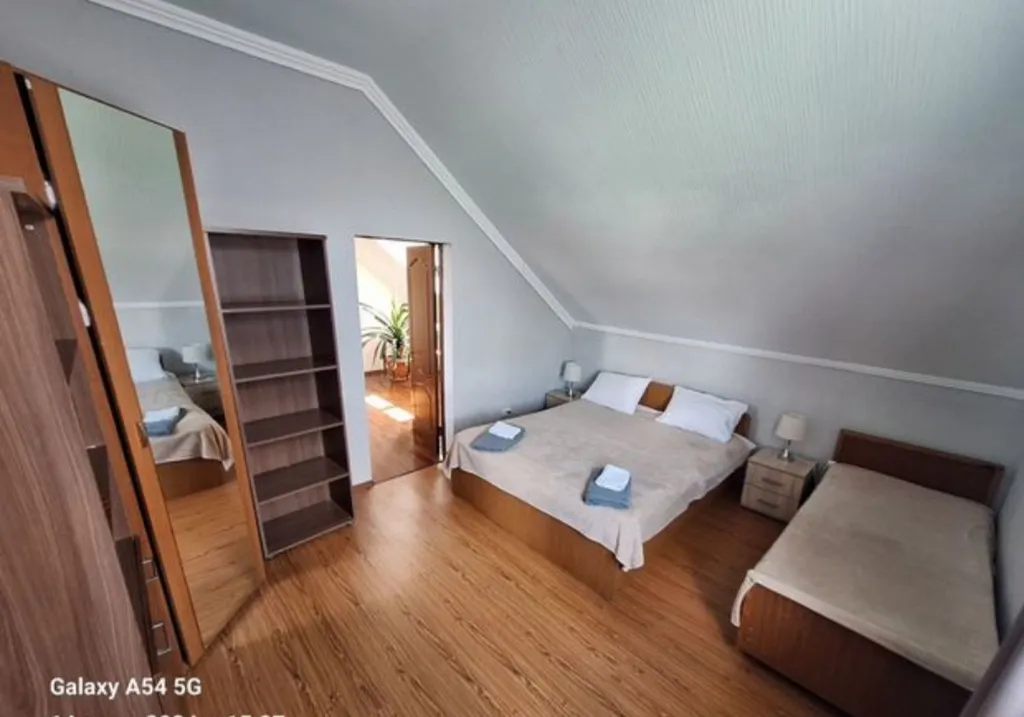 Два этажа с отдельным входом в уютном доме в ущелье рядом с озером