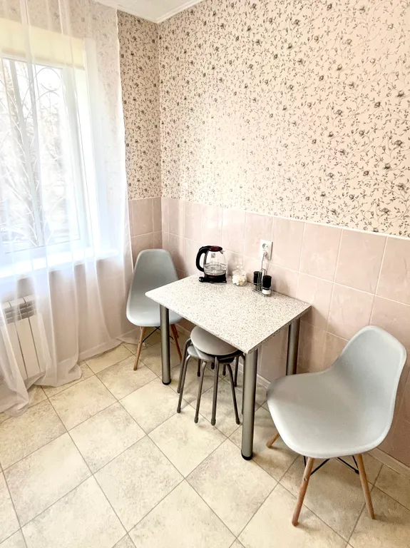 Двухкомнатная квартира около городских прудов