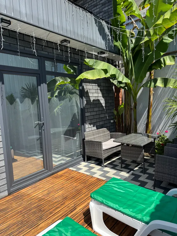 Уютный новый дом с собственным бассейном