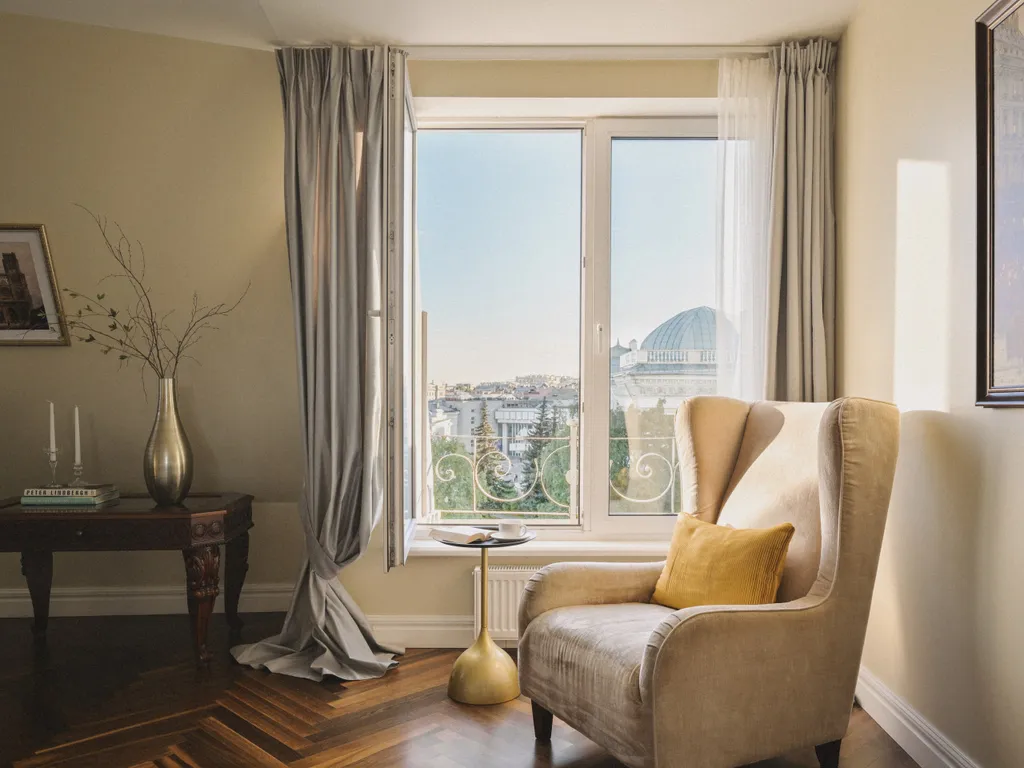 Терраса с видом на Невский