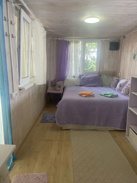 Дача с двориком и с кухней