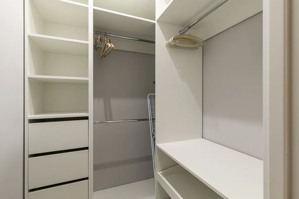 Апартамент с большой террасой и бассейнами на территории