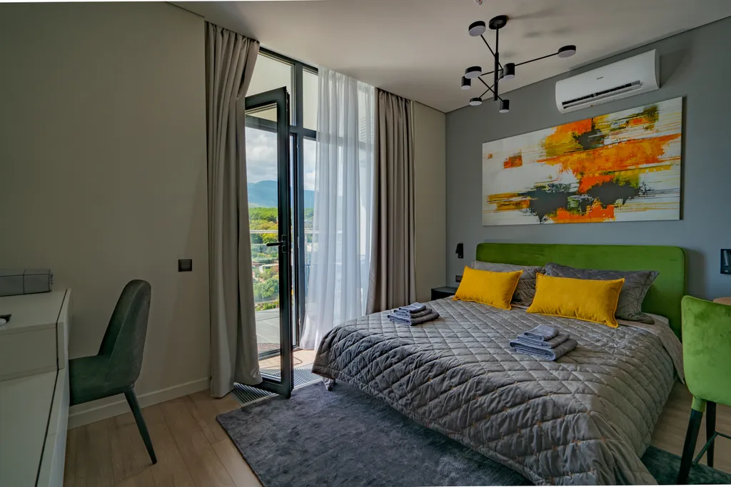 Дизайнерская студия LS-GREEN с боковым видом на море с 13 этажа