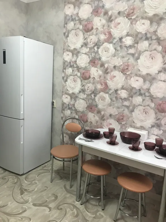 Однокомнатная квартира с окнами на парк Землячки рядом цирк, УДС Молот