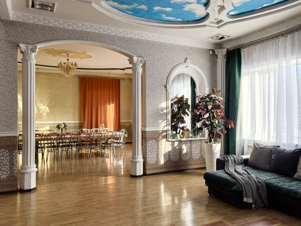 Коттедж в центре города с бассейном