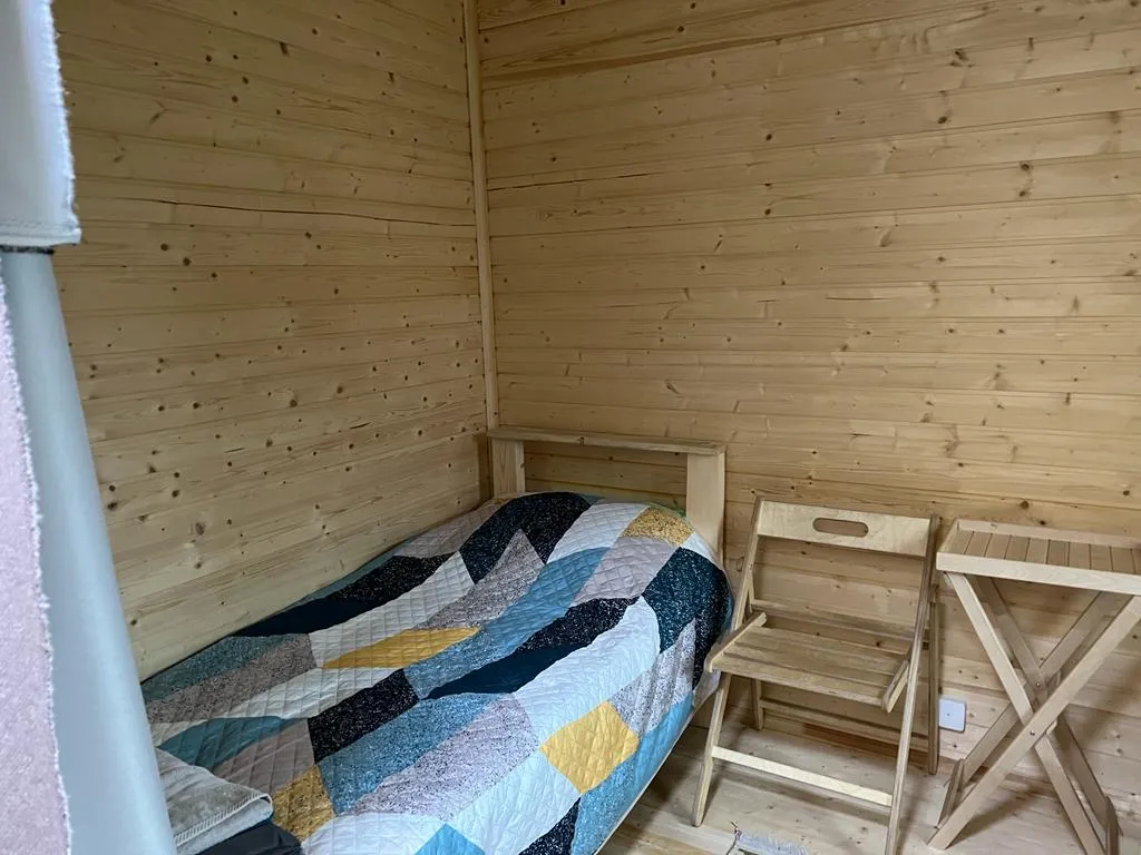 Домик с видом на озеро