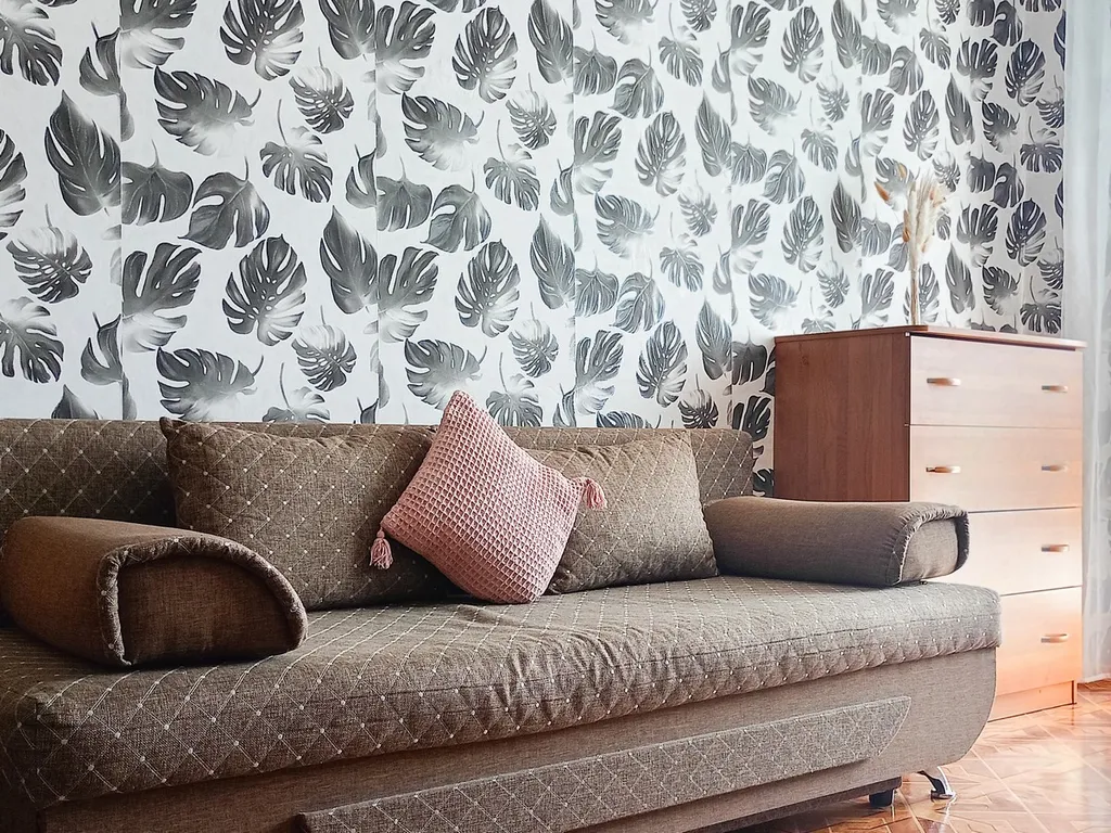 Центр, кровать, два дивана, теплая, чистая квартира