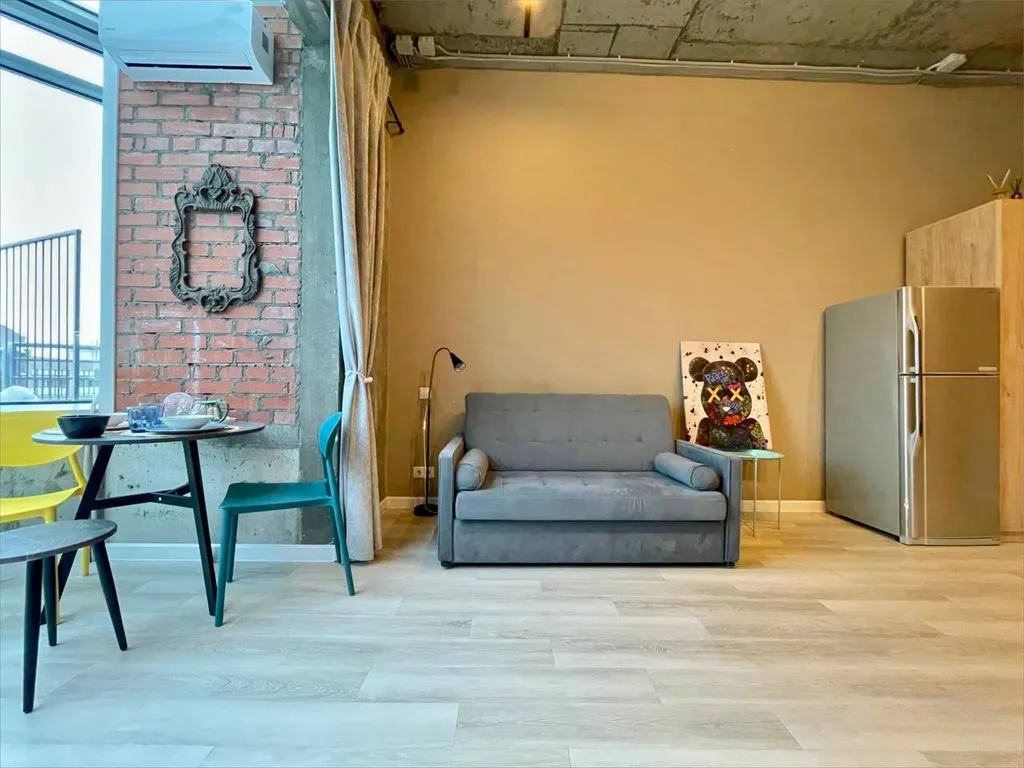 Шикарная квартира с панорамными окнами и террасой рядом с титан ареной