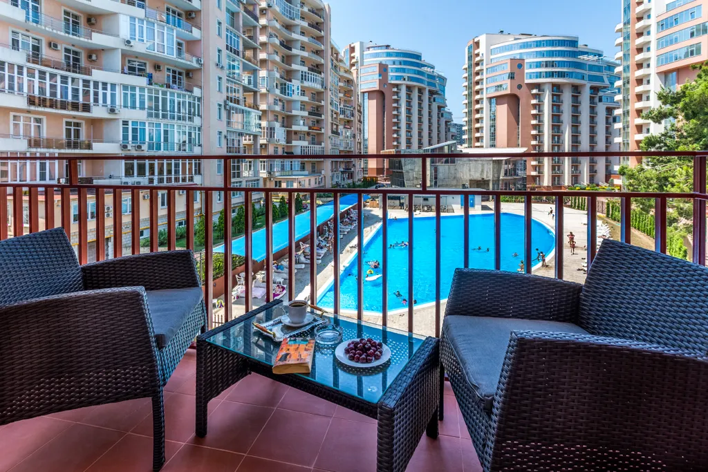 Квартира У моря, вид на бассейн — аренда посуточно в Геленджик