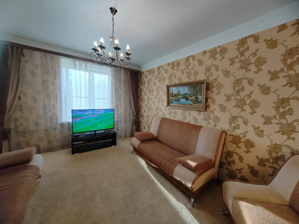 Просторная двухкомнатная сталинка в районе Вечного огня