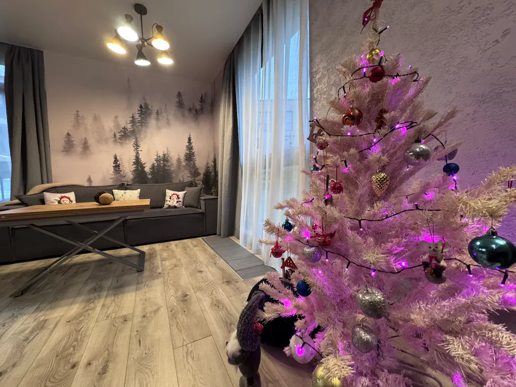 "Охта  Адвент" 53 м. "Лес" с камином у курорта