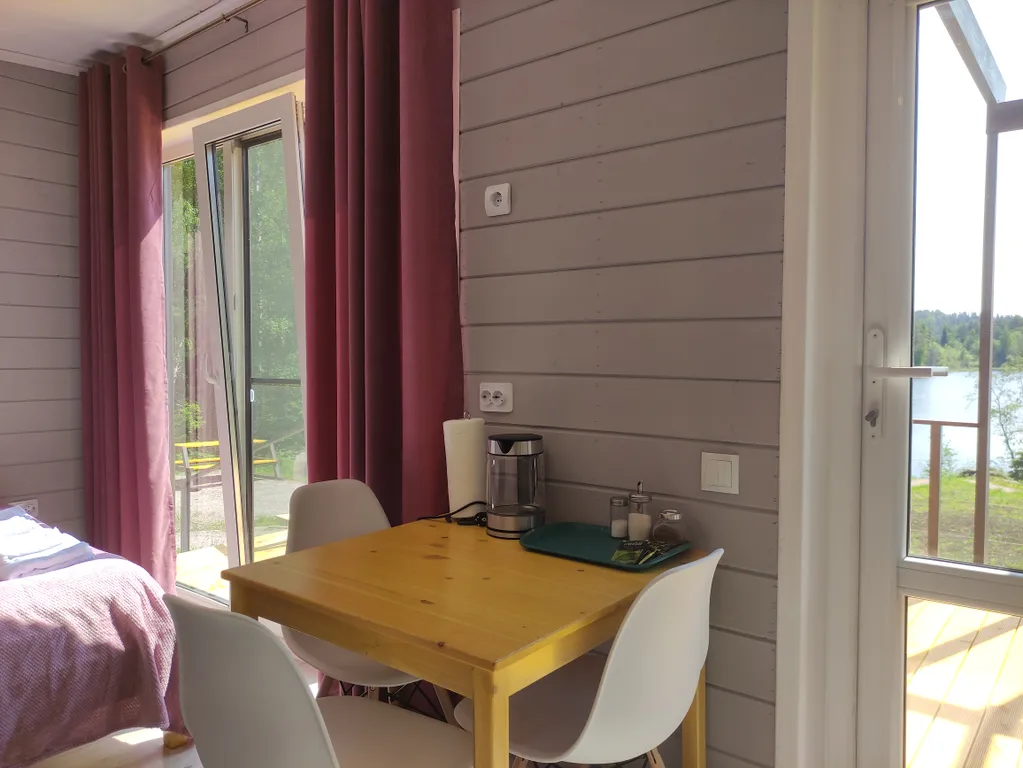 Коттедж Домик с панорамным остеклением, террасой и видом на озеро — Сортавала