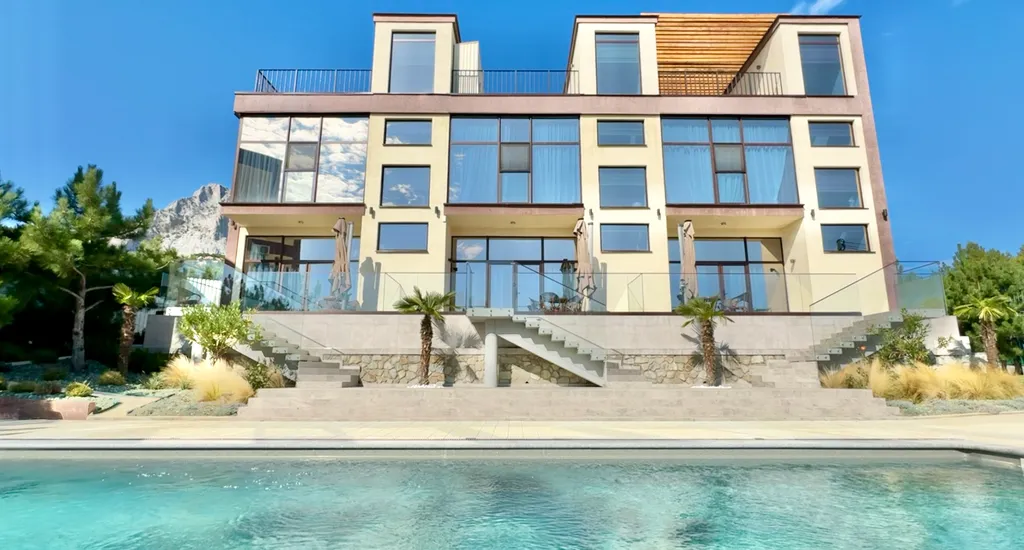 Коттедж Таунхаус Панда в лесной зоне с подогреваемым бассейном и баней Кореиз — аренда посуточно в Ялта