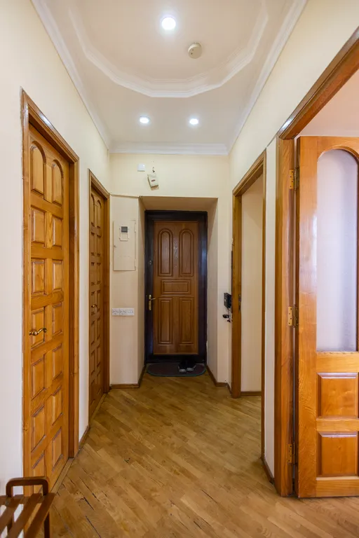 Апартаменты с видом на торговую улицу