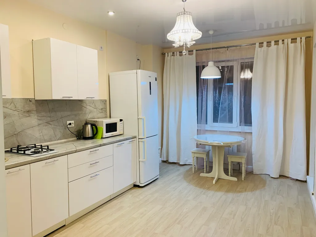 Светлая однокомнатная видовая квартира — аренда посуточно в Якутск