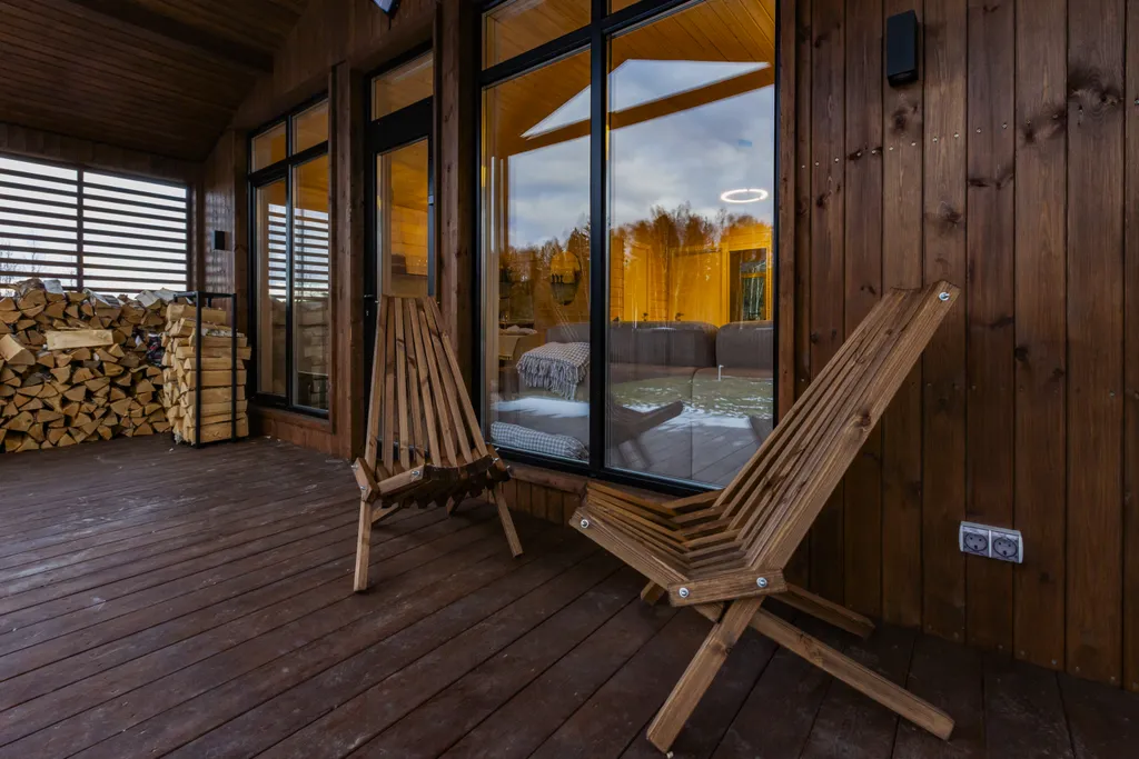 Новый стильный барнхаус с видом на лес