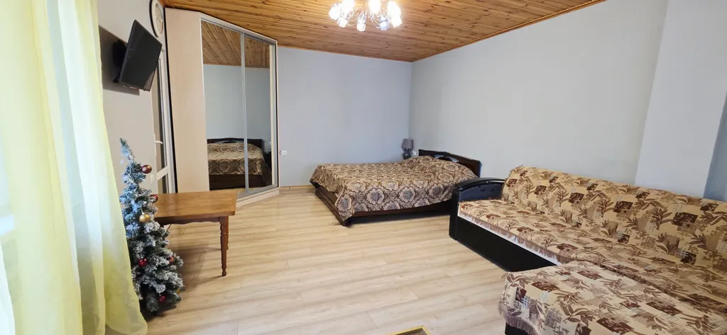 Целый этаж в доме с личной террасой и кухней