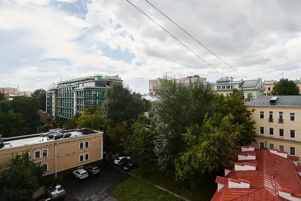 Двухуровневая с мансардой у Патриарших Прудов