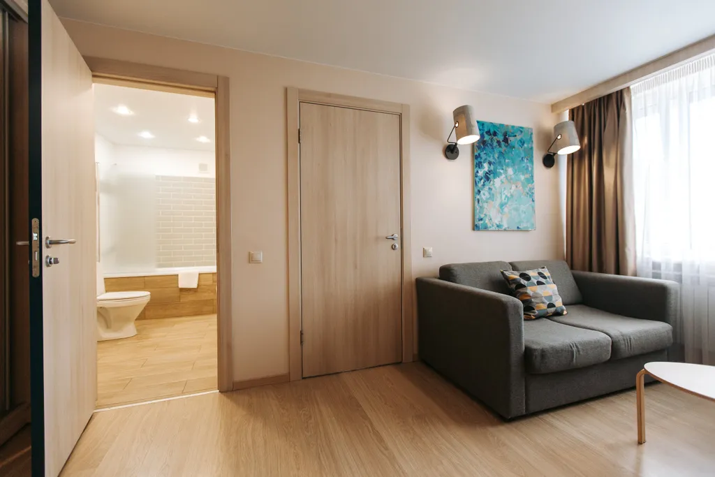 Номер Бизнес с двуспальной кроватью и диваном