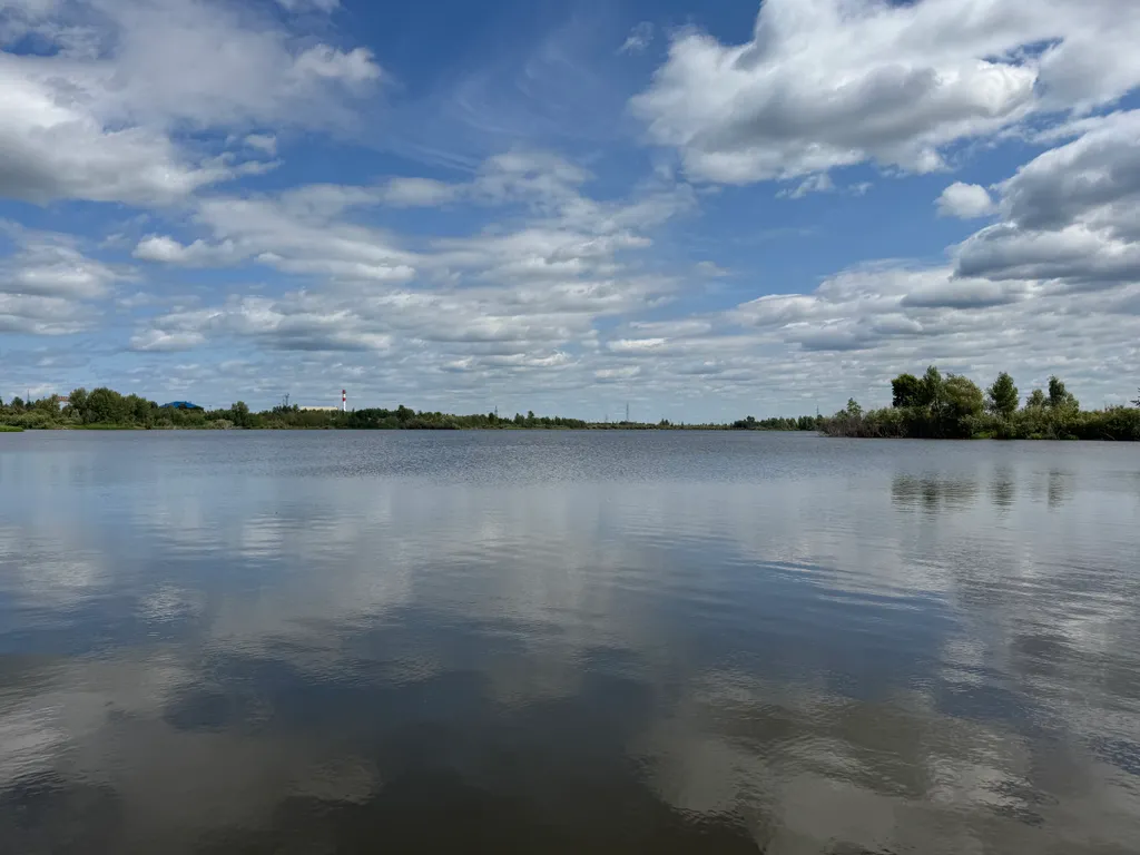 Апартаменты с видом на озеро, есть источник волна в двух шагах