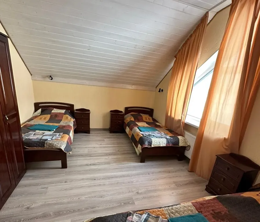 8-комнатный Дом