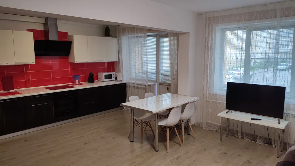 Просторные апартаменты: кухня-студия 30кв и 2 спальни