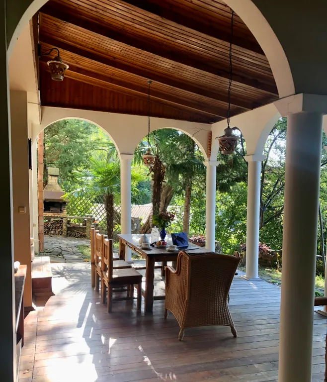 Два дома на море с бассейном и садом