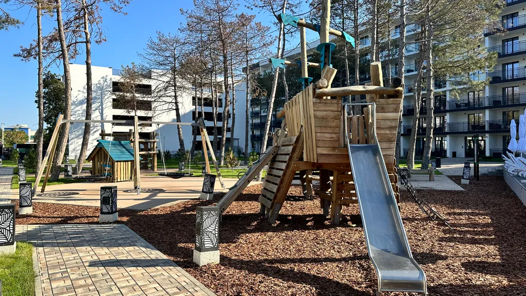 Апартаменты с бассейном на берегу моря