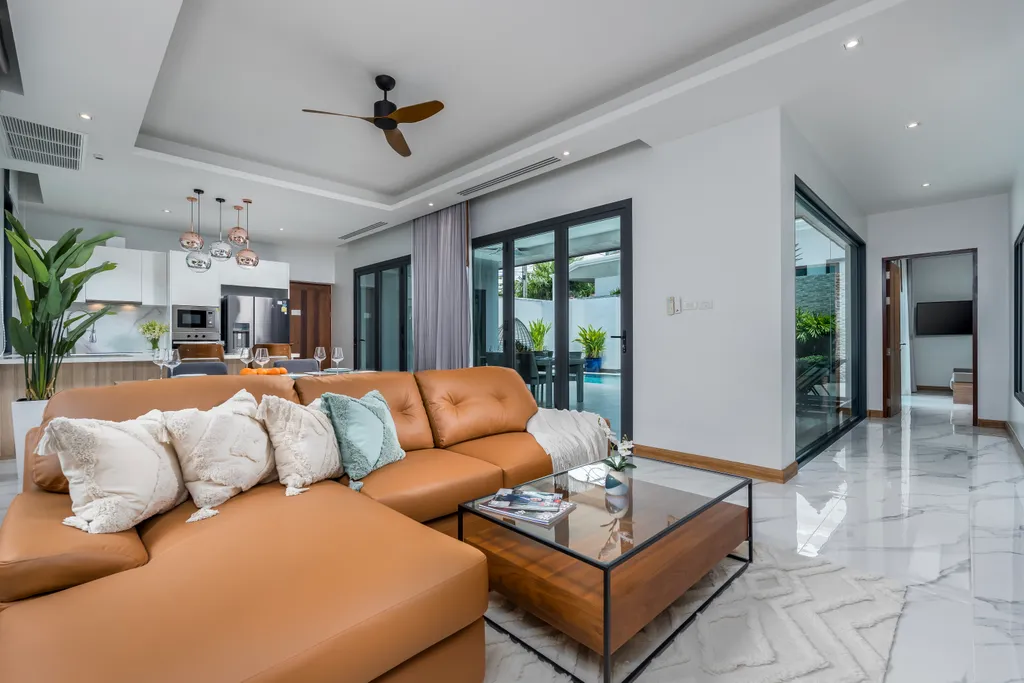 Новая вилла с бассейном, террасой и барбекю зоной, рядом с Боат авеню